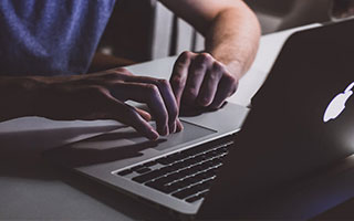 开云体育平台APP-RNG险胜马来西亚羽毛球队，HansSama送出关键助攻宿命之战成都决赛之夜，点燃全场激情